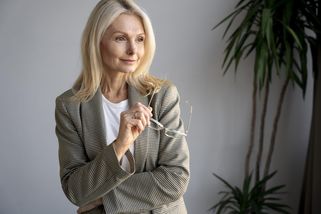 Finta ukrajinských seniorek s oblečením se rozšířila do Česka. Díky ní vypadají i starší babičky jako šarmantní dámy během pár minut